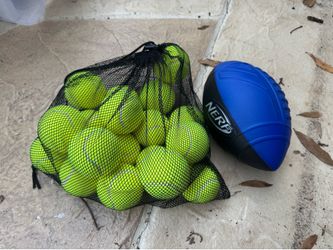 Tennis balls and bag