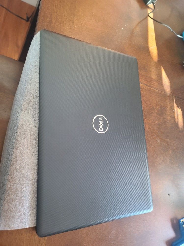 Dell Inspiron 15 Laptop, Intel 11th Gen I3, 15.6 Screen, 8Gig Ram, 1TB Hard Drive 1 Year Warranty