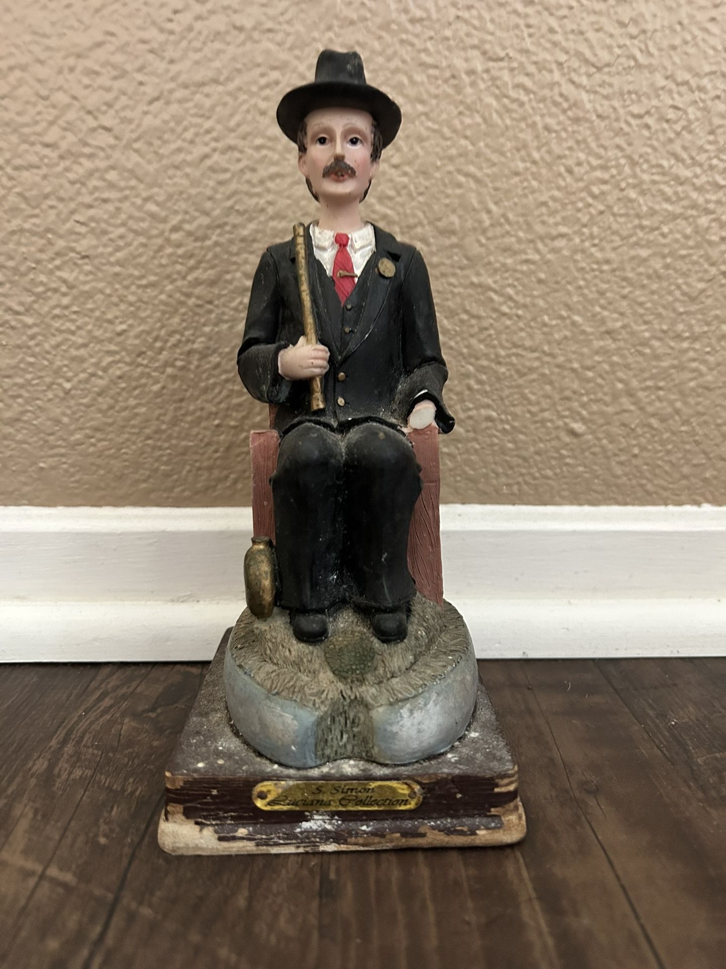 This is a statue of San Simón, also known as Maximón, a folkloric saint venerated in the highlands of Western Guatemala by the Maya people. 