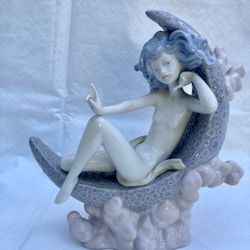 Lladro No. 1436 Luna Cuarto Creciente (retired 1987) perfect condition… Still in original box $400.