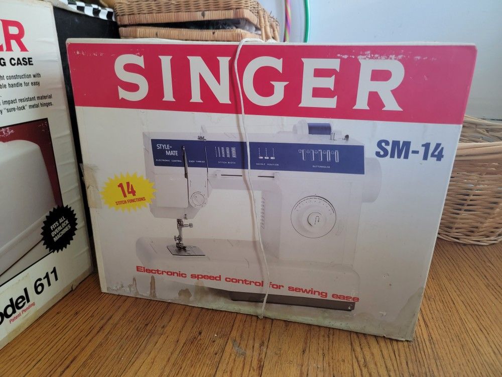 Sewing Machine (New, Singer StyleMate SM-14C) with carrying case