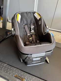 Graco Infant Car Seat with Base