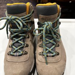 Columbia Size 8 Woman’s Hiking Boots