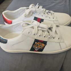 zapatos GUCCI color blanco  talla 41 unisex