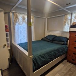 Queen Bed Frame And Matrress // Cama Queen ,base Y Colchones