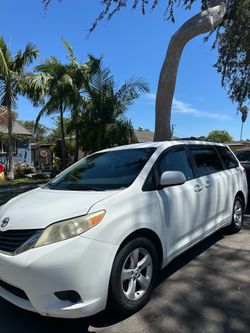 2013 Toyota Sienna le