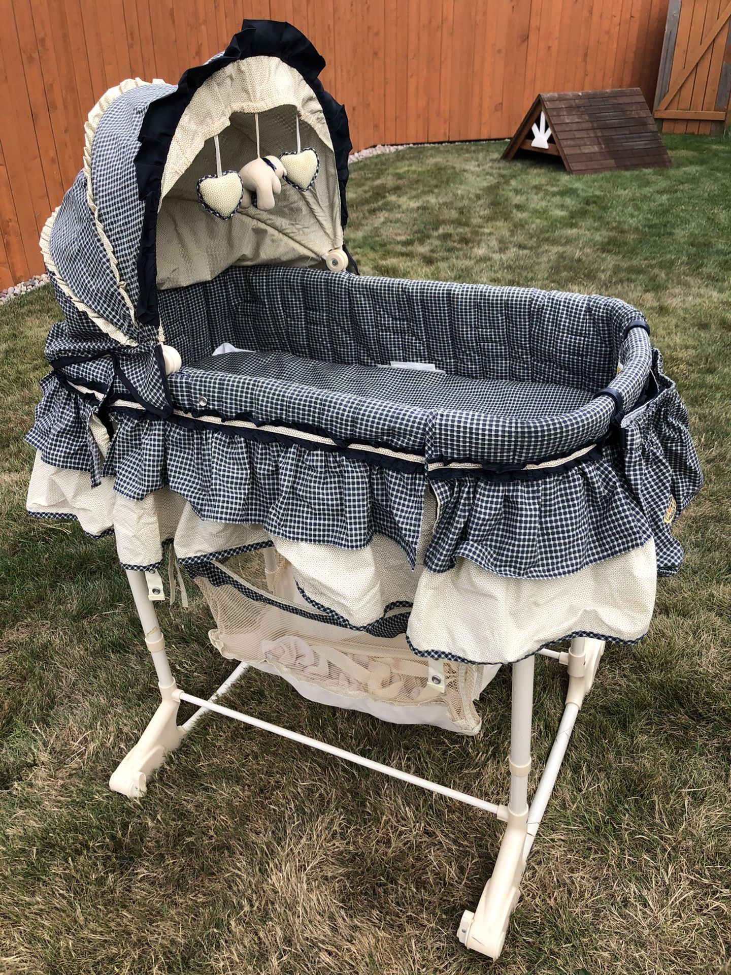 Newborn baby cradle bassinet Graco