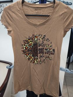 A Ladies Caramel Top Tea Size Small