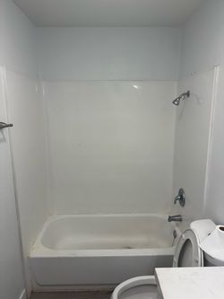 Reglaze bathtub