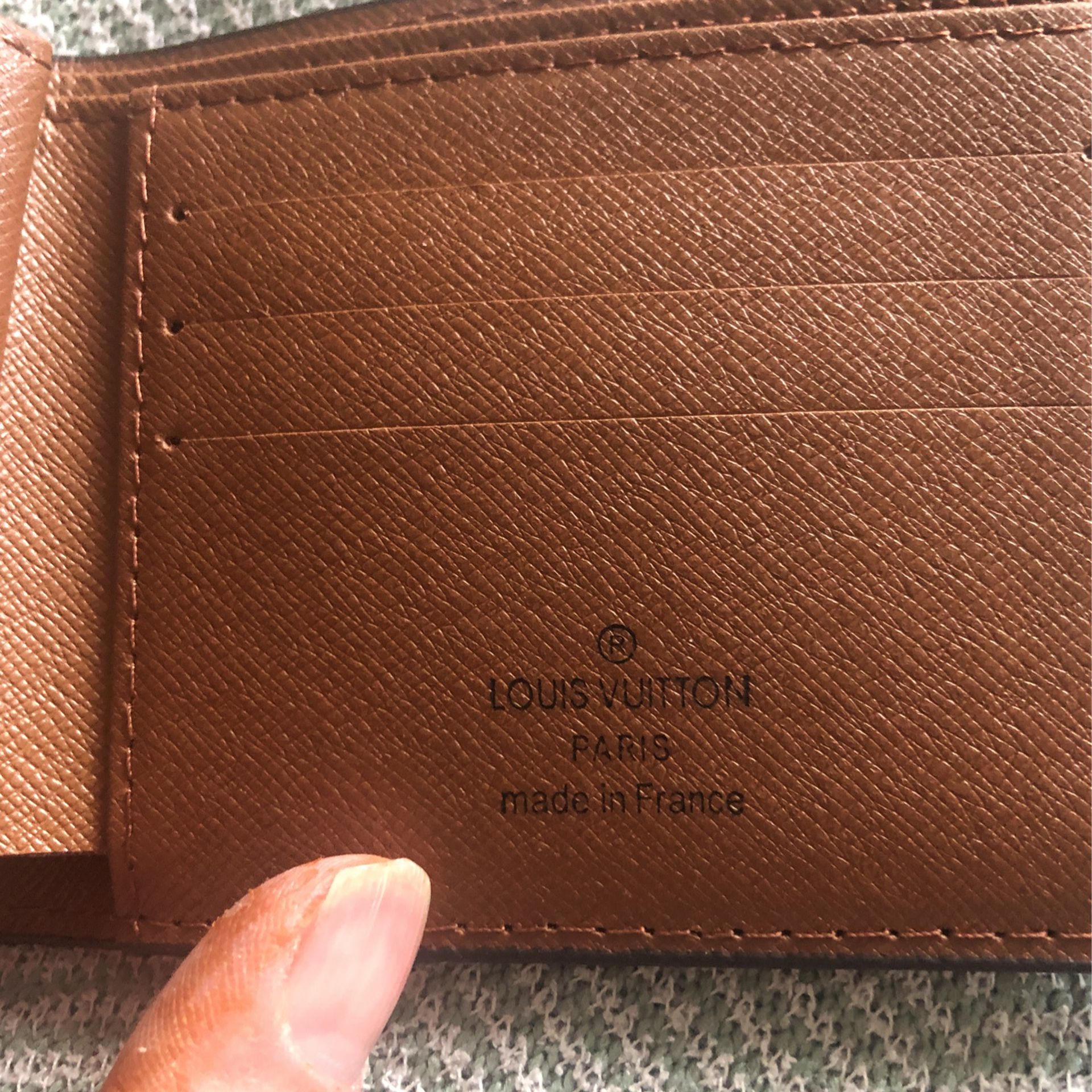 Billetera de Hombre Louis Vuitton & Burberry for Sale in Los Angeles, CA -  OfferUp