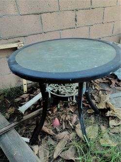 Round Outdoor Patio Table with Glass Top