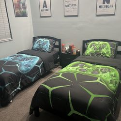 Two Twin Size Beds With Mattresses 