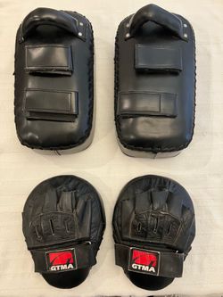 Kickboxing Set: 2 curved focus mitts, 2 muaythai pads