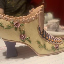 Victorian Style Ceramic Shoe Decoration