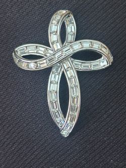 CUTD SILVERTONE CROSS NECKLACE