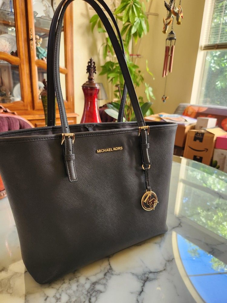 ✨ Michael Kors Black Tote Bag – Excellent Condition ✨