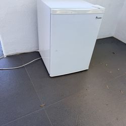 Mini Fridge Works 