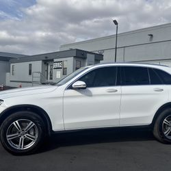 2021 MERCEDES GLC 300 $25.995