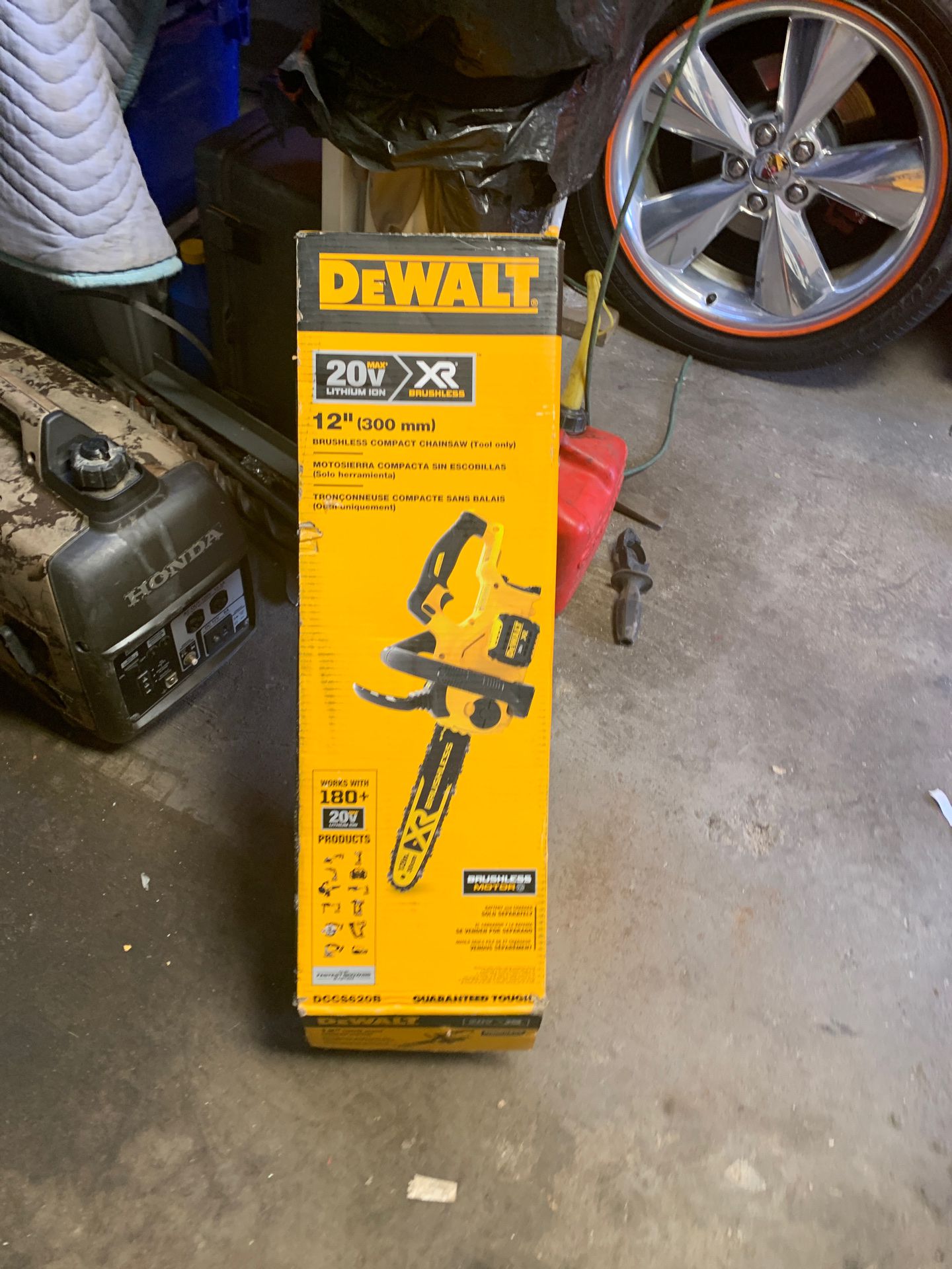 Dewalt chainsaw 20 volts bruslessnew