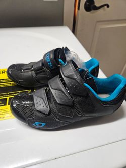 Womens size 38 cycling shoes