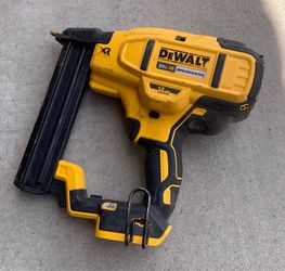 DEWALT 20V MAX* XR 18-Gauge Cordless Narrow Crown Stapler (model DCN681B)