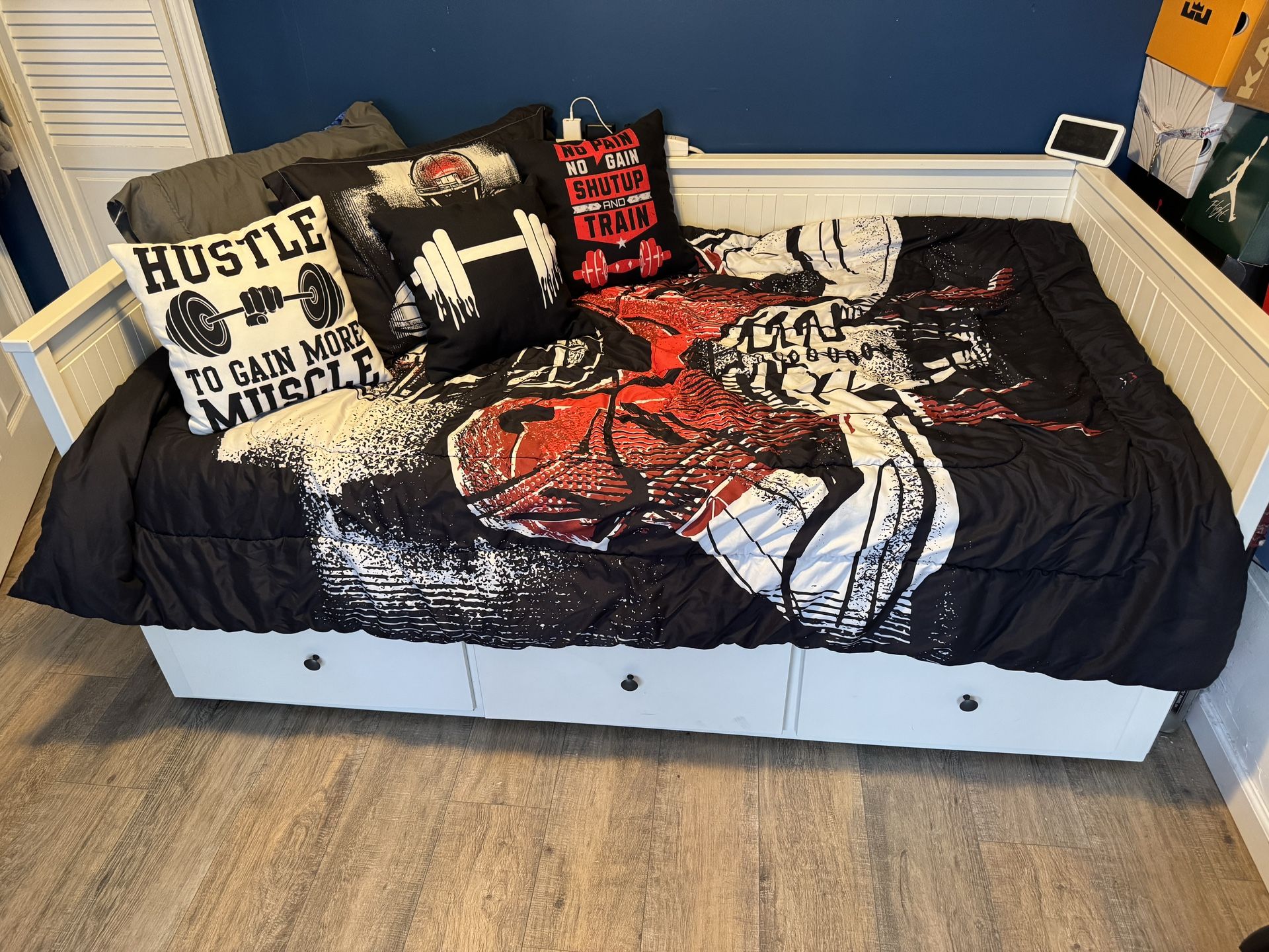 IKEA HEMNES Daybed with 3 Drawers – Fits 2 Twin Mattresses – $350