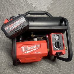Milwaukee m18 fuel 2 gal compressor with 8ah forge battery new