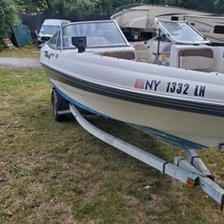 Four winns 19 ft run around boat great pleasure craft for fishing or for fun needs battery and bottom paint