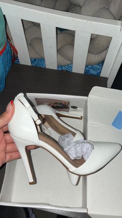 Dream Pairs white heels (new in box)(size 6)