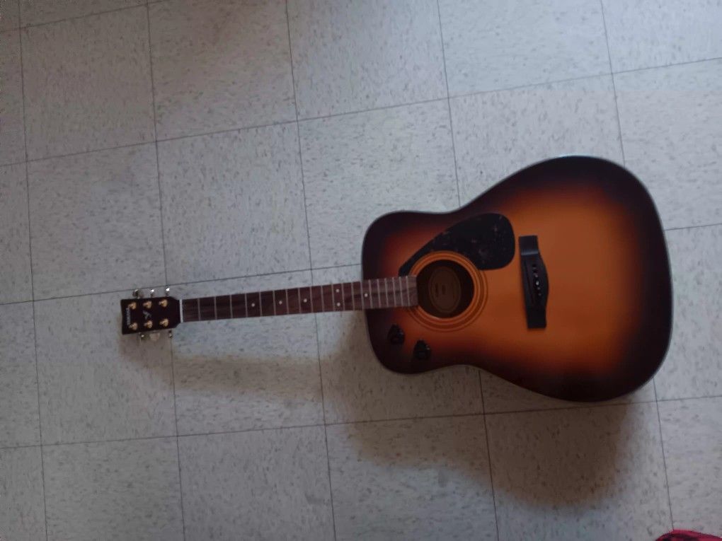 Yamaha Acoustic Guitar