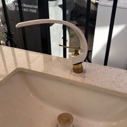 Lindo Lavamanos 42 Por 23 Pulgadas El Fausset Esta Nuevo Con Detalle Dorado