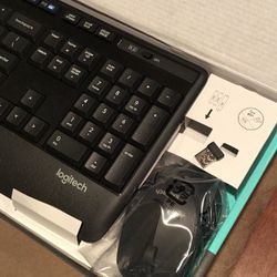 Logitech MK345 Wireless Keyboard And Palm Rest