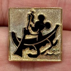 *SUPER RARE*  VINTAGE DISNEY MICKEY MOUSE STEAMBOAT WILLIE SAILING PIN