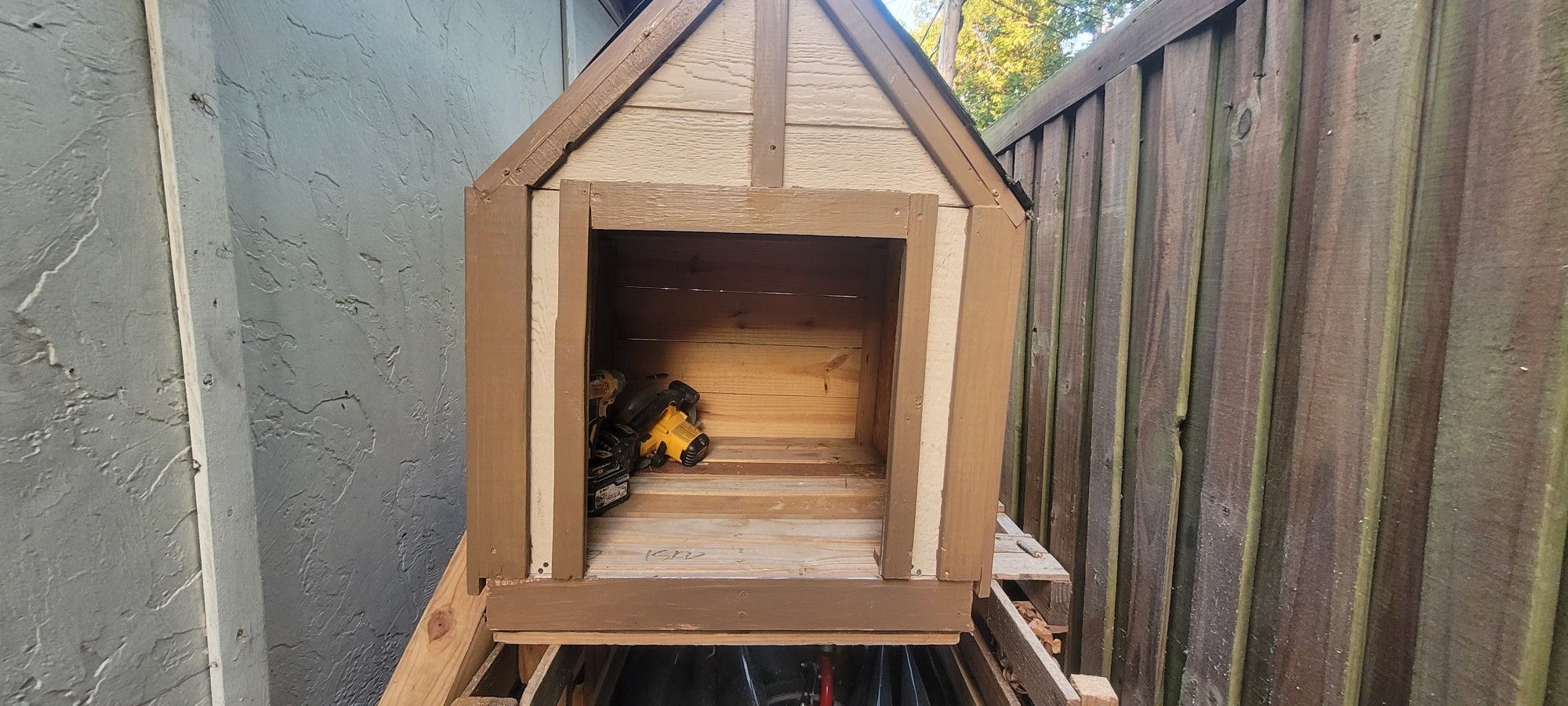 Dog House 31x31 