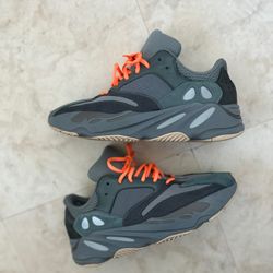 Yeezy 700 Teal Blue size (10.5)