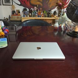 Refurbished Apple MacBook Pro 2.3GHz Quad-Core  i5 16GB 256GB SSD 13" 2018 A1989