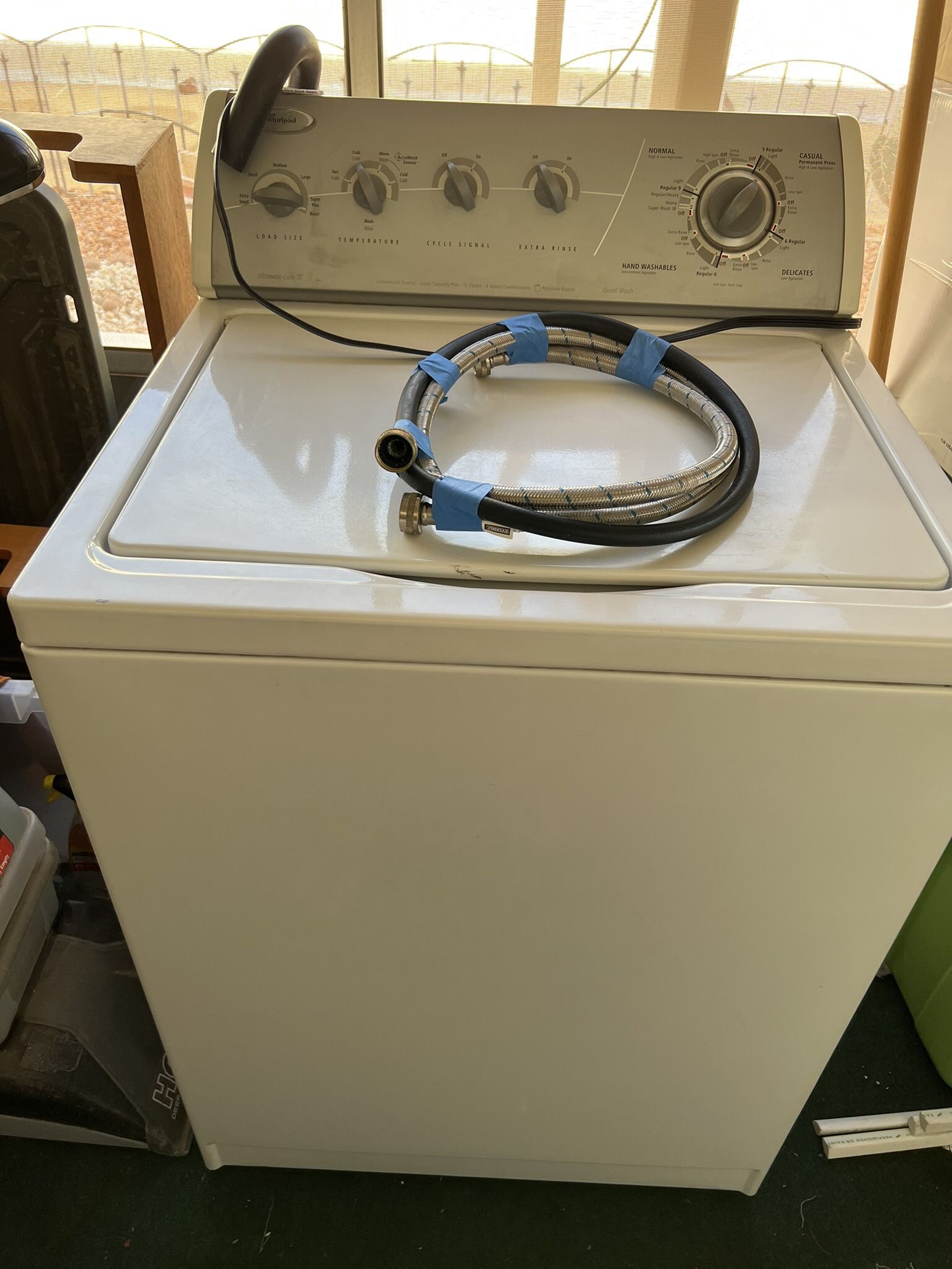 Super Capacity Plus WHIRLPOOL ULTIMATE CARE 2 White Washer. $250