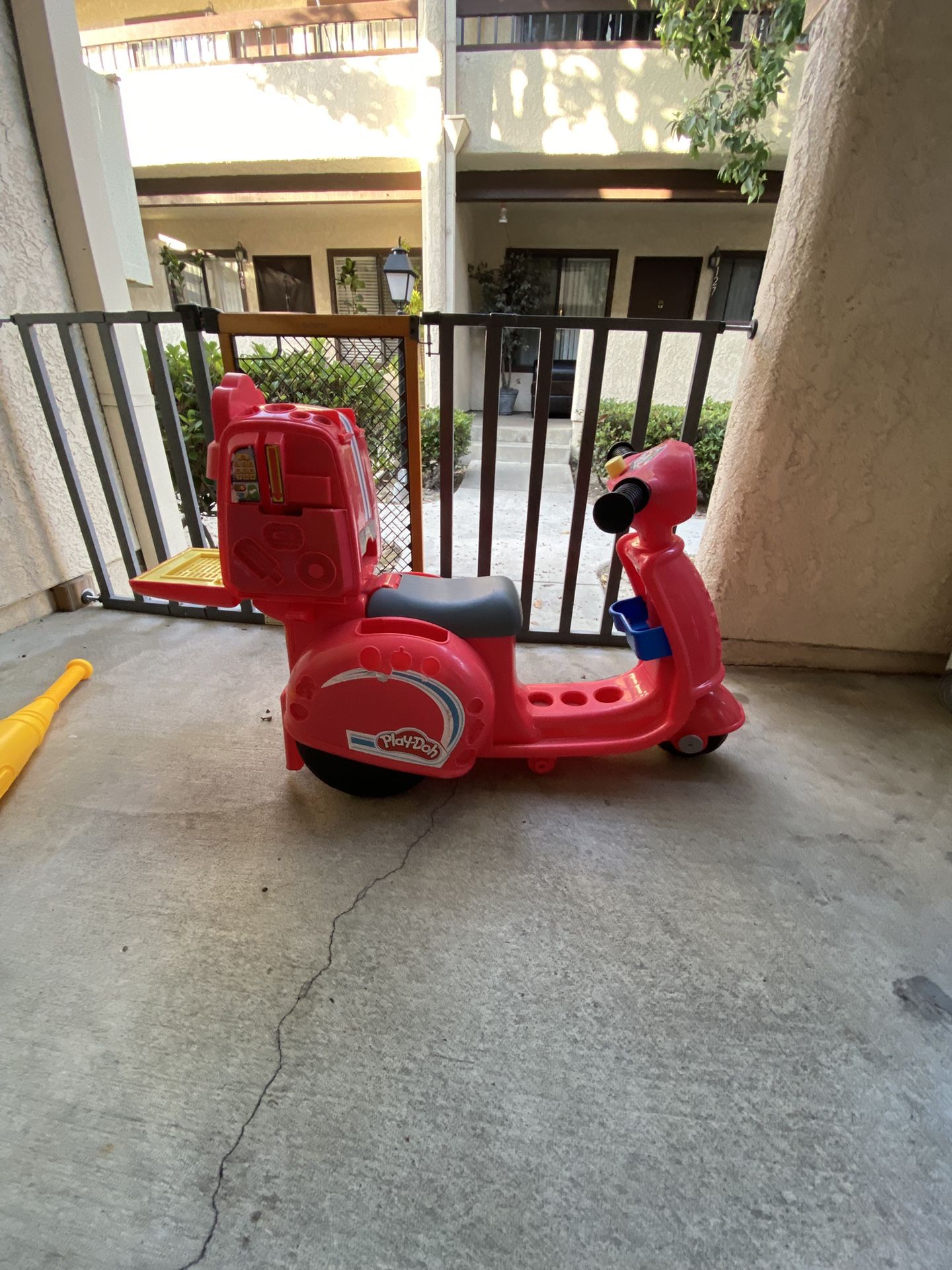 Play-doh Delivery Pizza Scooter