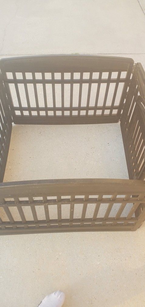 Puppy Play Pen Hardly Used Like New Slide Resistance!