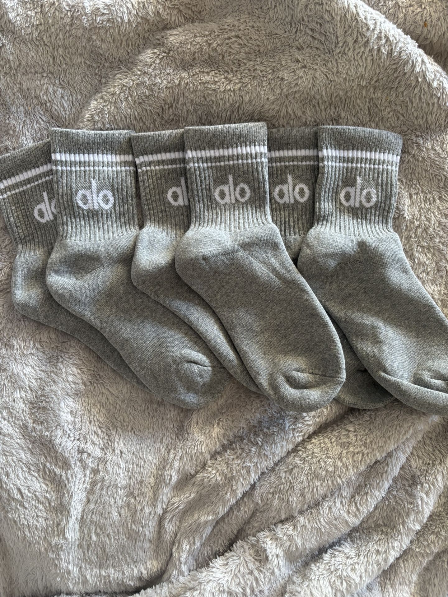 Alo Yoga Unisex Throwback Socks Brand New 3 Pack