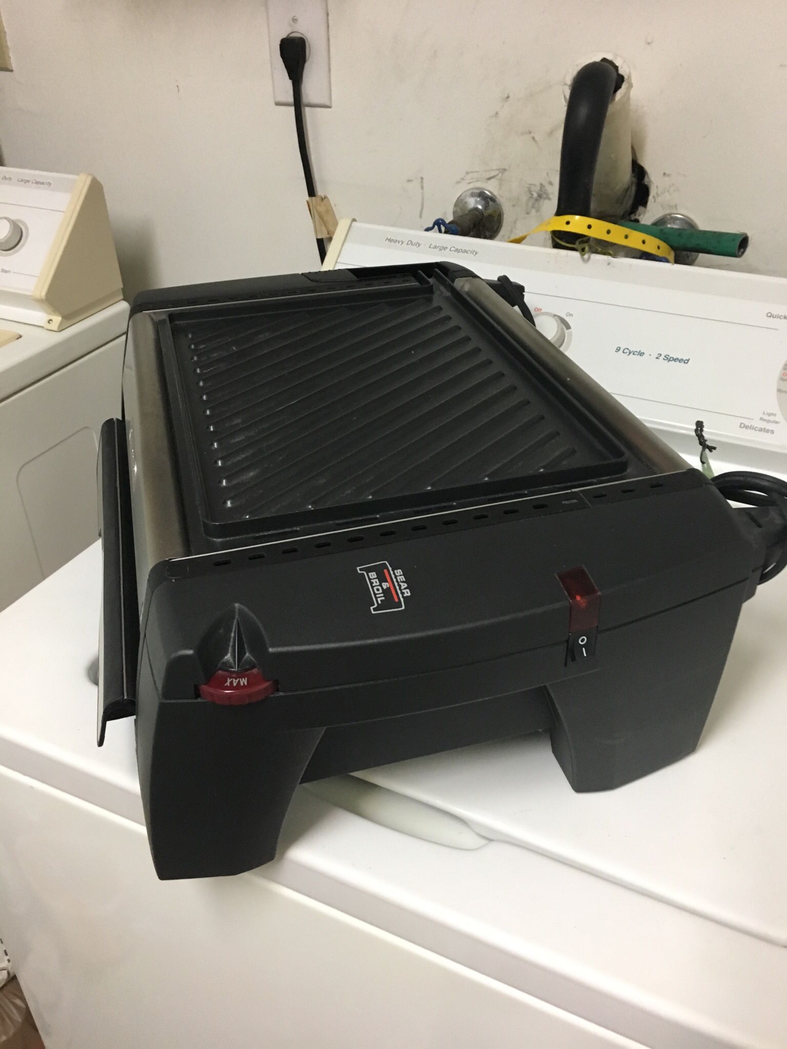 DeLonghi BQ100 Indoor Grill and Smokeless Broiler for Sale in Hialeah