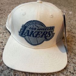 New White lakers SnapBack 