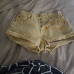 Yellow Shorts Size 7 Levi's 501