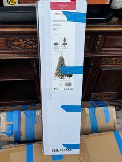 4ft Pre-Lit Tree