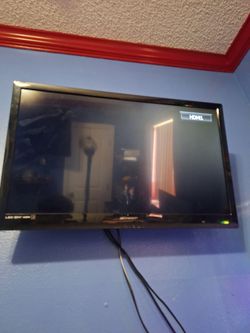 Tv 34 Inches  comes with a  wall melt  and a remote