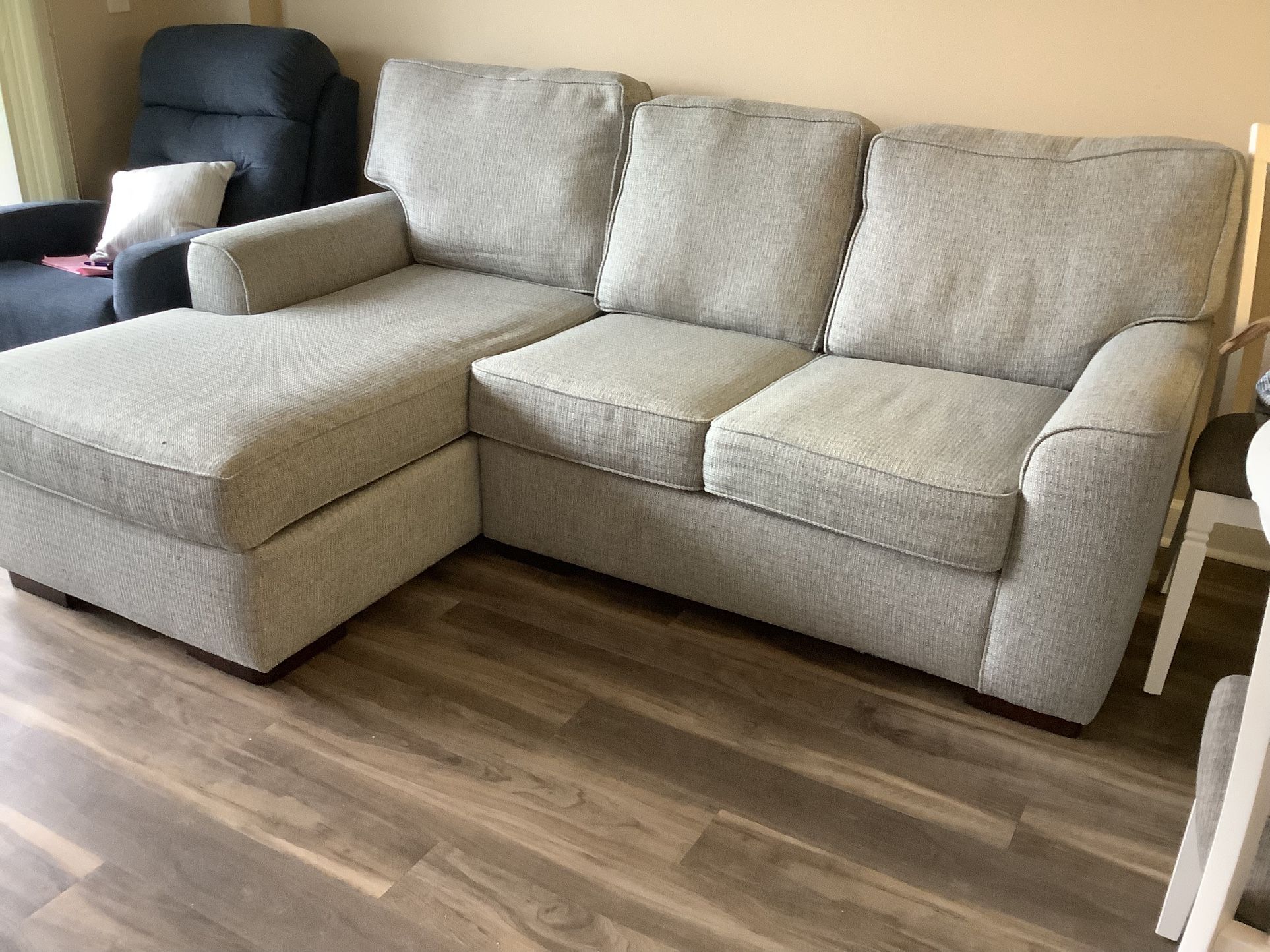 Couch With Chaise In Excellent Condition