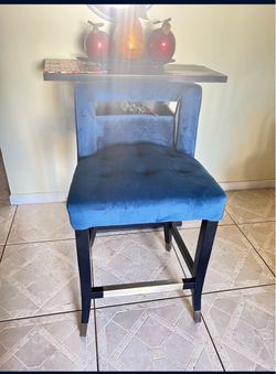 BAR STOOL( MUST GO ASAP)