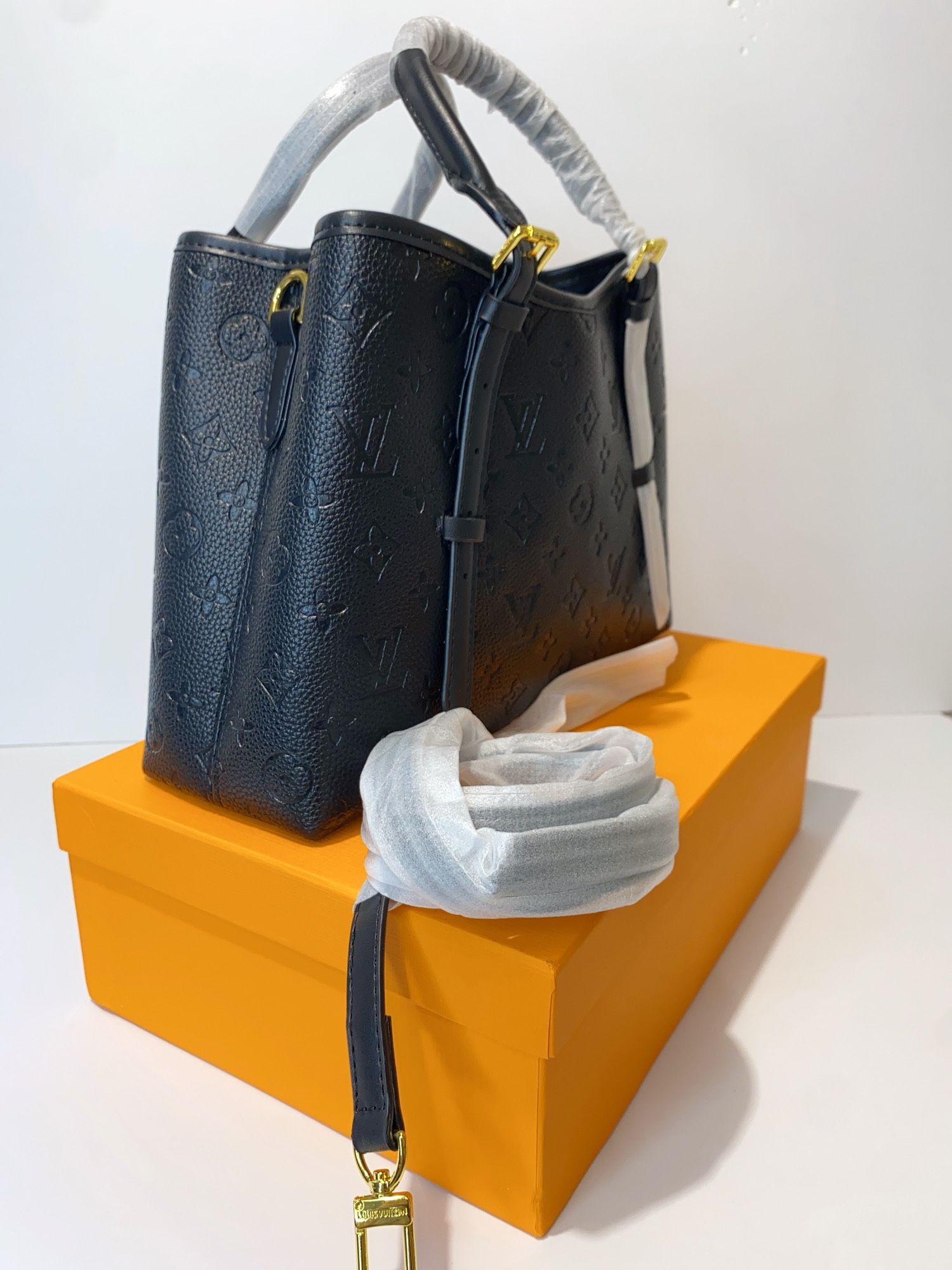 BABYLONE TOTE LV 💲155.00