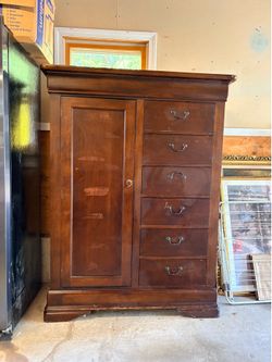 Free armoire