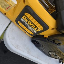 Dewalt 60v Chainsaw. Kit 